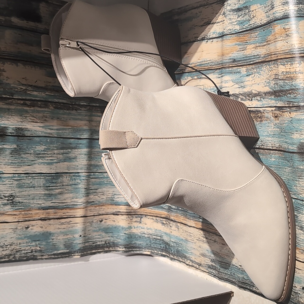 a.n.a Delno Cream Ankle Boots Size 10 Medium Memory Foam New In Box